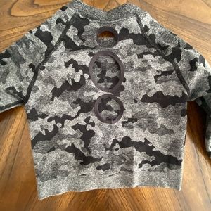 ATHLETIC LONG SLEEVE CROP TOP
